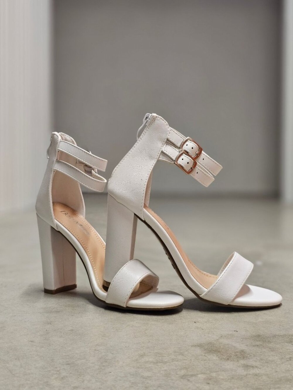 White Block Heel Sandals With Dual Ankle Straps & Back Zipper Closure Open Toe D - Picture 3 of 12